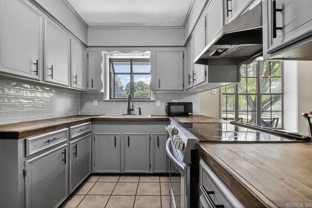 1102 N Shady Lane, Benton, AR 72015