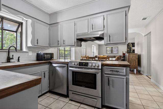 1102 N Shady Lane, Benton, AR 72015