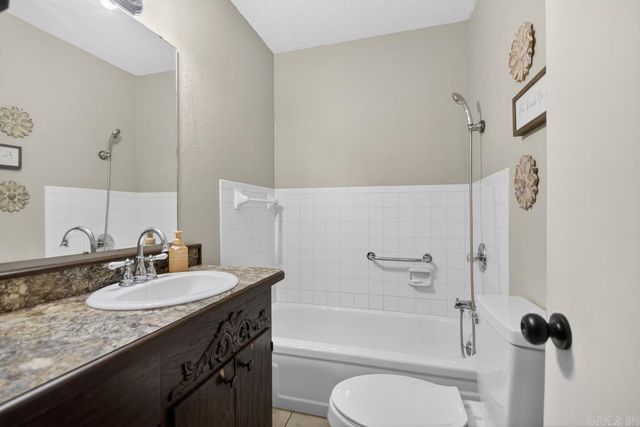 1102 N Shady Lane, Benton, AR 72015