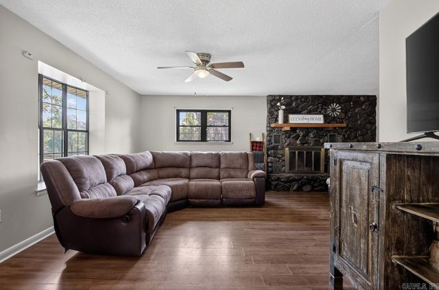 1102 N Shady Lane, Benton, AR 72015
