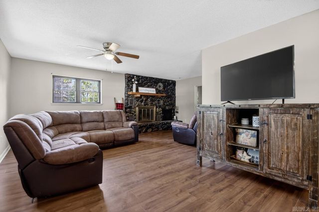 1102 N Shady Lane, Benton, AR 72015