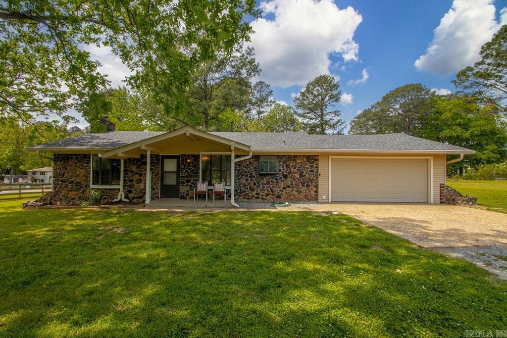 1102 N Shady Lane, Benton, AR 72015