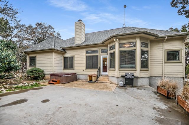12 Springwood CIR, Wimberley, TX 78676
