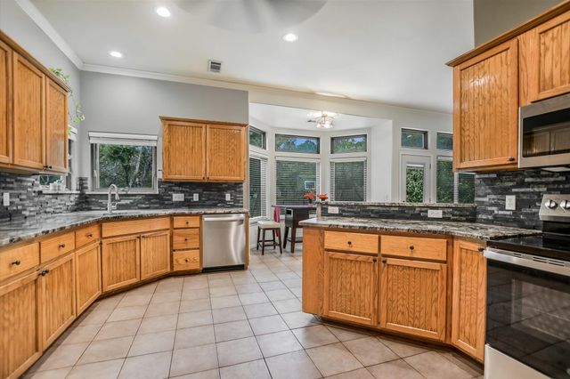12 Springwood CIR, Wimberley, TX 78676