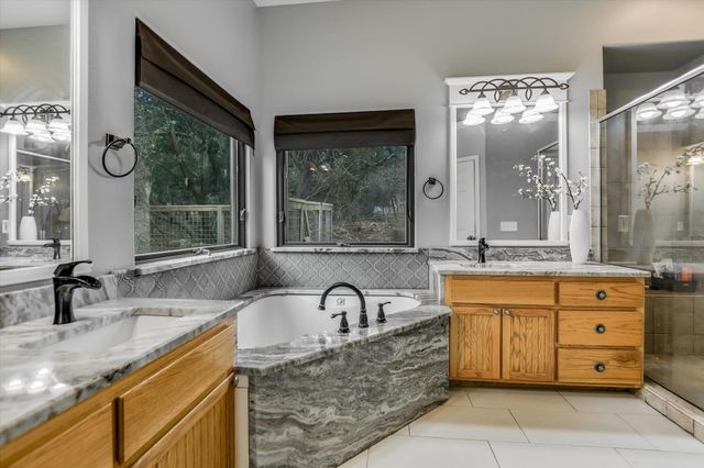 12 Springwood CIR, Wimberley, TX 78676