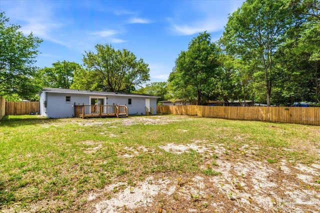 916 Lake Terrace Ave, Pensacola, FL 32505