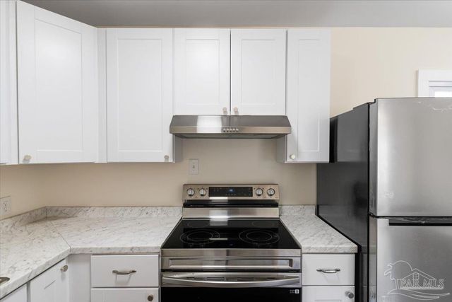 916 Lake Terrace Ave, Pensacola, FL 32505