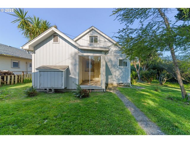 1887 MADRONA St, North Bend, OR 97459