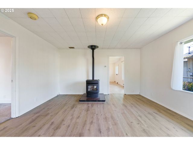 1887 MADRONA St, North Bend, OR 97459