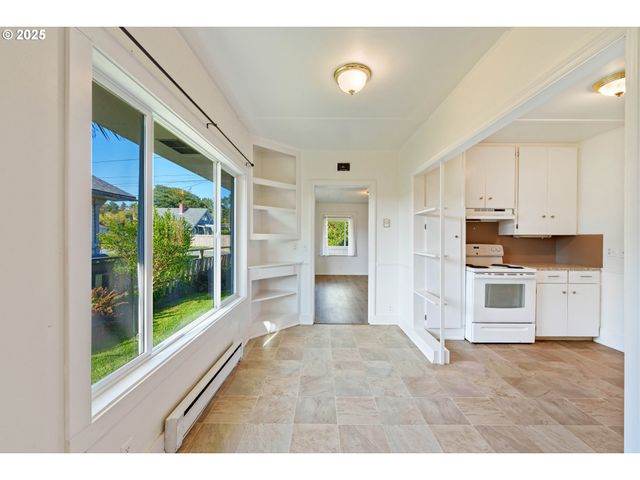 1887 MADRONA St, North Bend, OR 97459