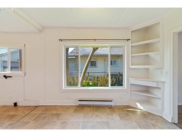 1887 MADRONA St, North Bend, OR 97459