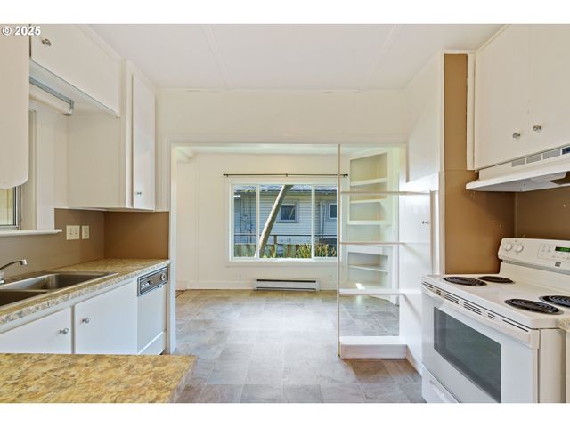 1887 MADRONA St, North Bend, OR 97459