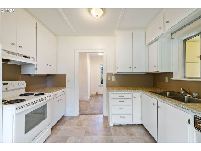 1887 MADRONA St, North Bend, OR 97459