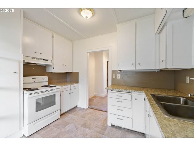 1887 MADRONA St, North Bend, OR 97459