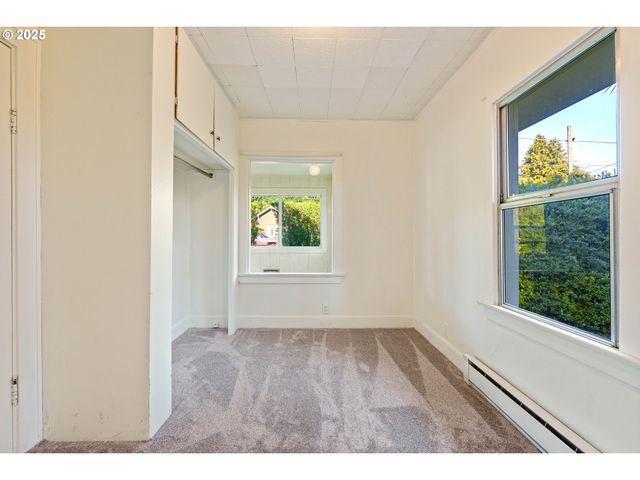 1887 MADRONA St, North Bend, OR 97459