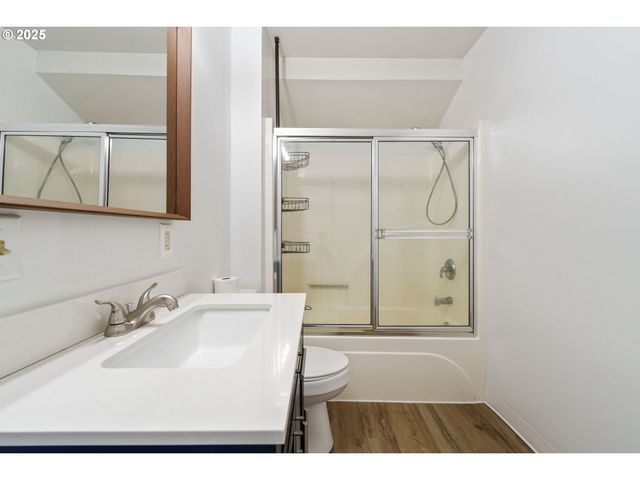 1887 MADRONA St, North Bend, OR 97459