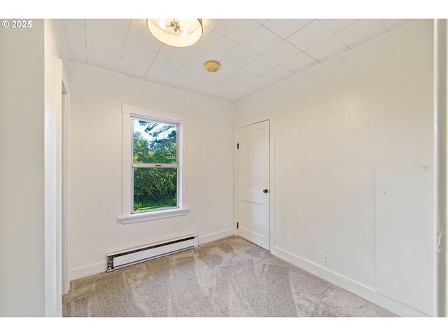 1887 MADRONA St, North Bend, OR 97459