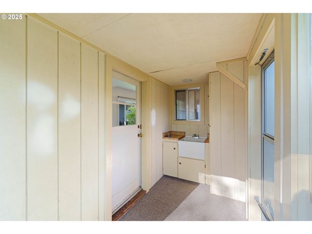 1887 MADRONA St, North Bend, OR 97459