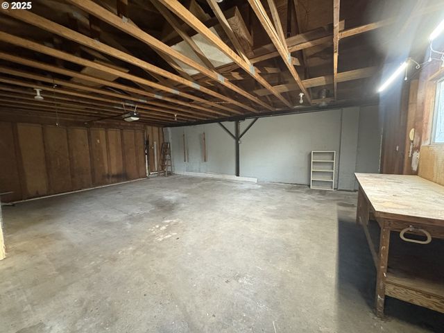 1887 MADRONA St, North Bend, OR 97459