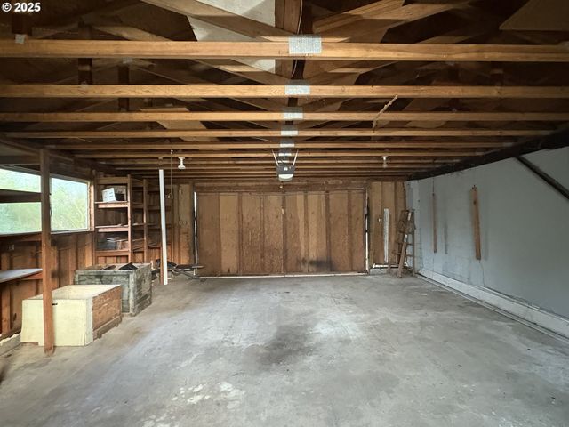 1887 MADRONA St, North Bend, OR 97459