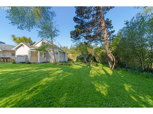 1887 MADRONA St, North Bend, OR 97459