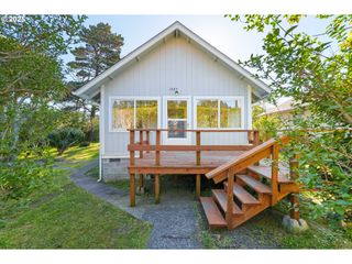 1887 MADRONA St, North Bend, OR 97459