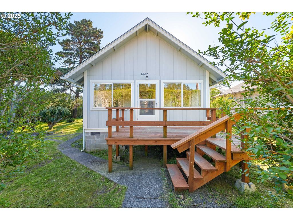 1887 MADRONA St, North Bend, OR 97459