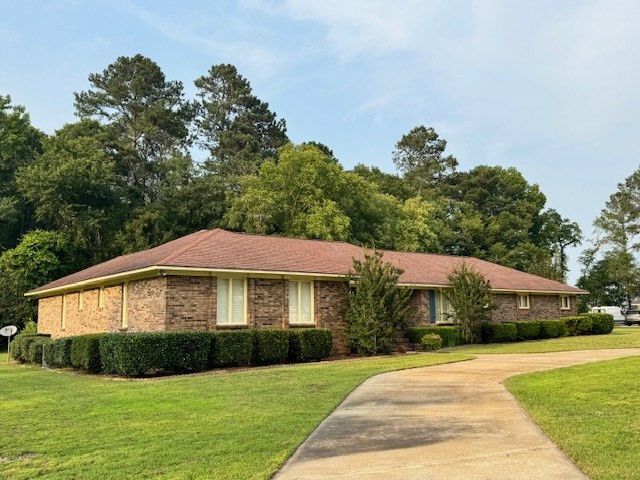 1682 Heritage Drive, Manning, SC 29102
