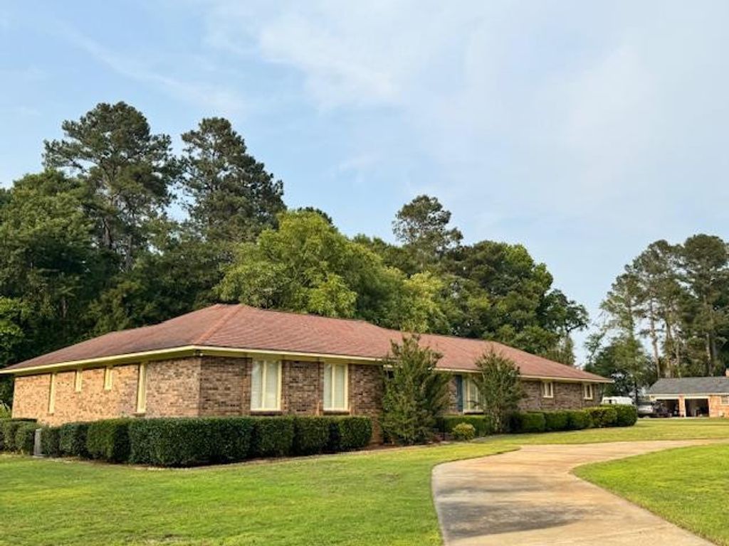1682 Heritage Drive, Manning, SC 29102