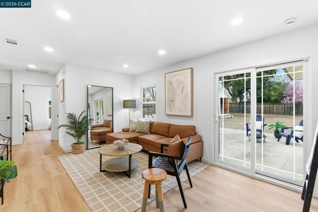 2361 2361 Bedford Rd, Concord, CA 94520