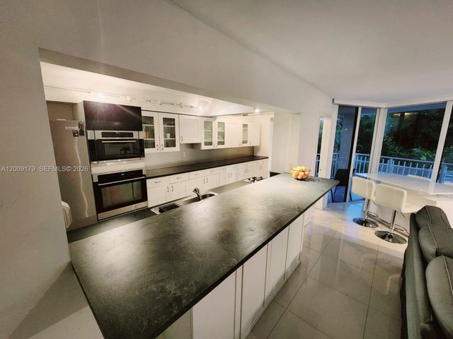 1000 Quayside Ter 408, Miami, FL 33138