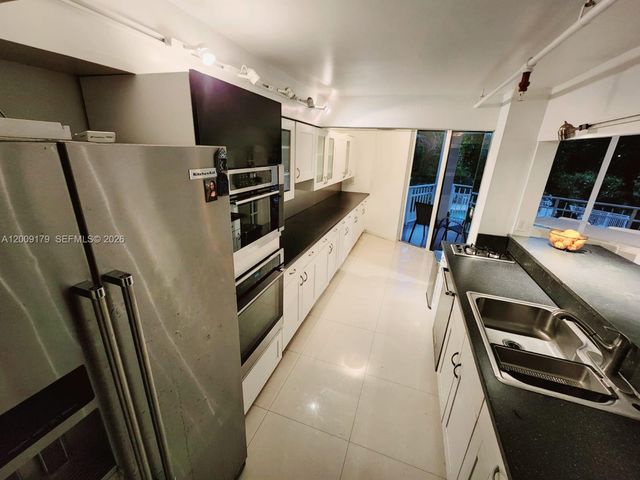 1000 Quayside Ter 408, Miami, FL 33138