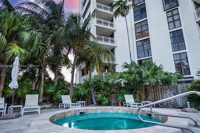1000 Quayside Ter 408, Miami, FL 33138