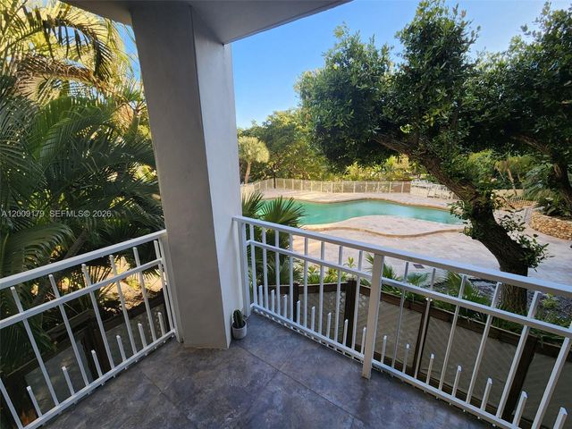 1000 Quayside Ter 408, Miami, FL 33138