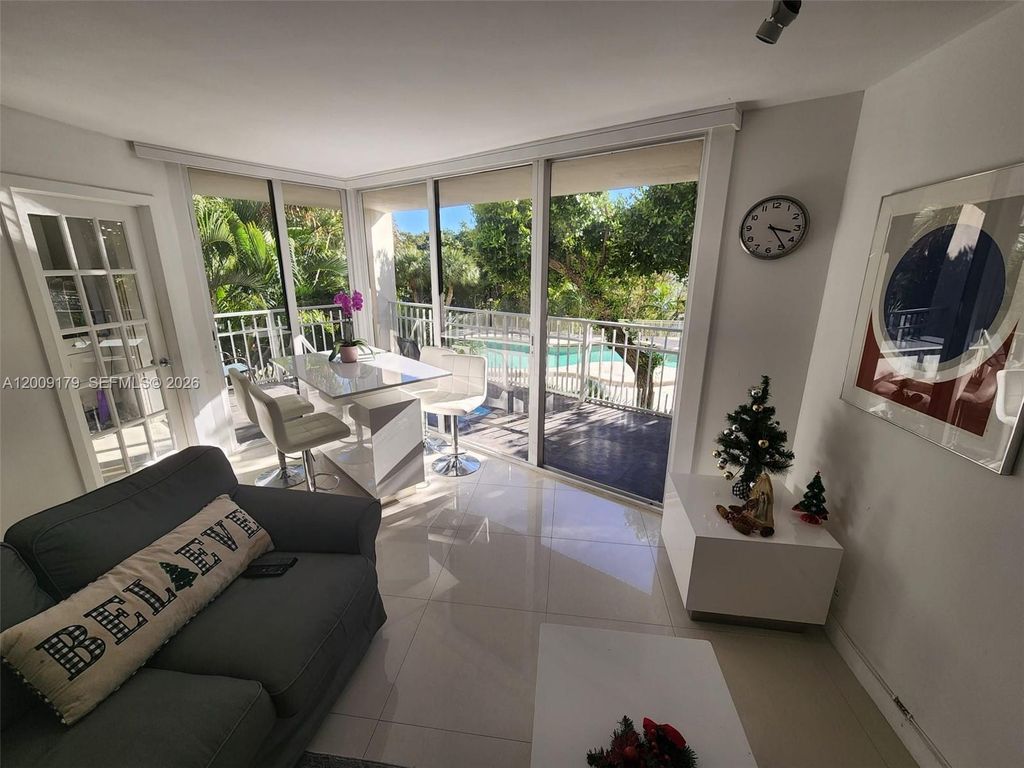 1000 Quayside Ter 408, Miami, FL 33138