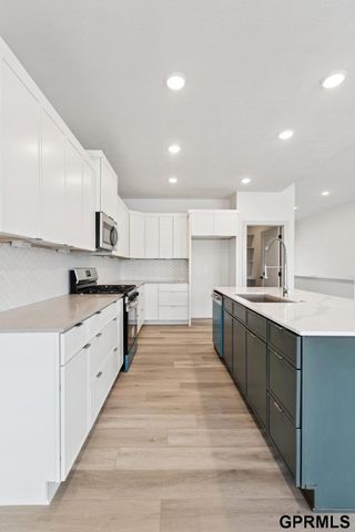 20108 R Street, Omaha, NE 68135