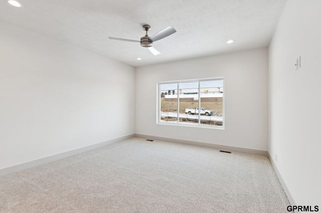 20108 R Street, Omaha, NE 68135