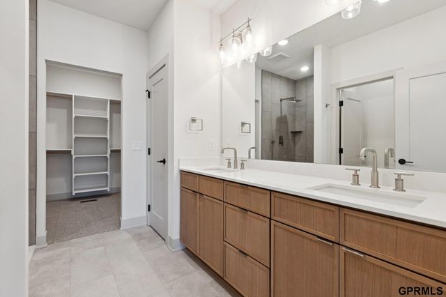 20108 R Street, Omaha, NE 68135