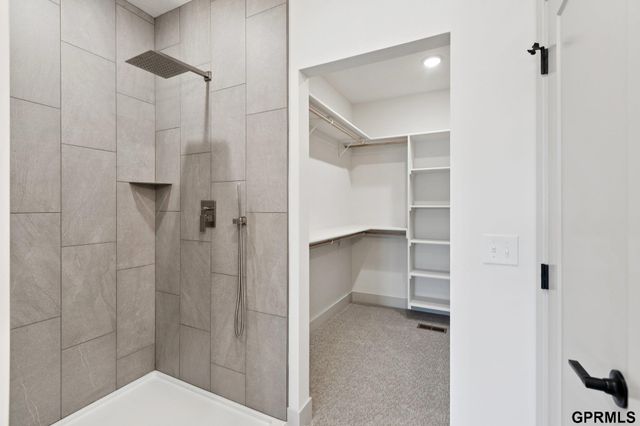 20108 R Street, Omaha, NE 68135