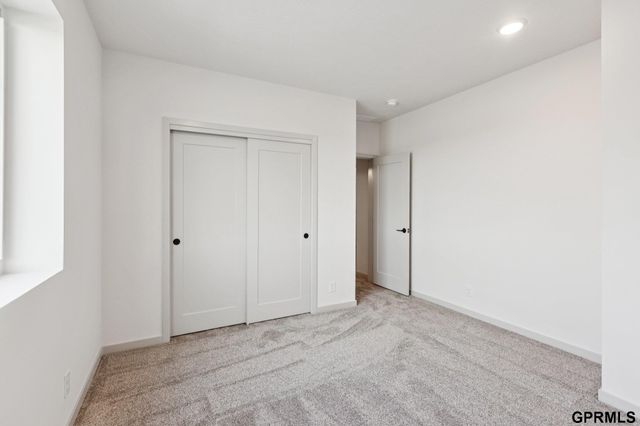 20108 R Street, Omaha, NE 68135