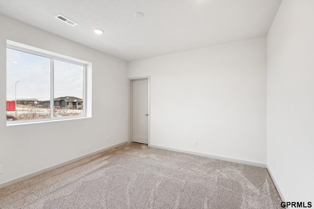 20108 R Street, Omaha, NE 68135