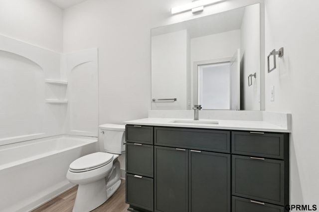 20108 R Street, Omaha, NE 68135