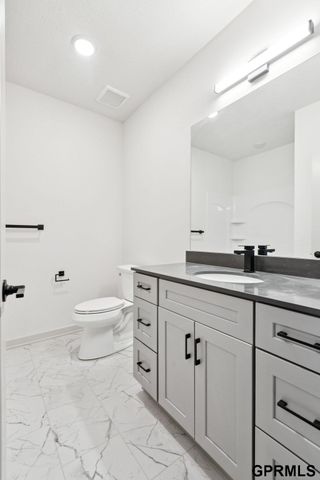 20108 R Street, Omaha, NE 68135