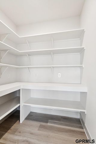 20108 R Street, Omaha, NE 68135