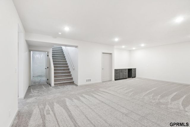 20108 R Street, Omaha, NE 68135