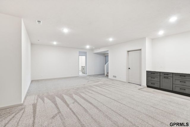 20108 R Street, Omaha, NE 68135