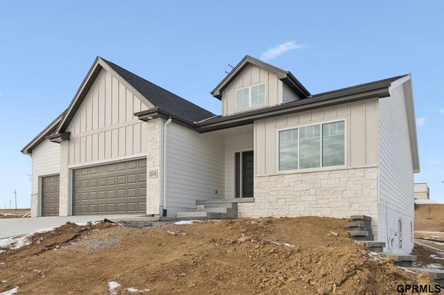 20108 R Street, Omaha, NE 68135