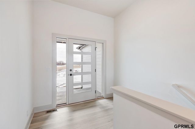 20108 R Street, Omaha, NE 68135