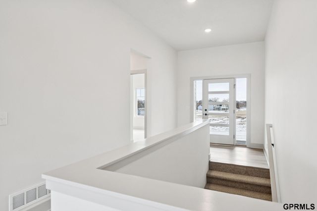 20108 R Street, Omaha, NE 68135