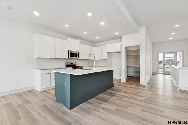 20108 R Street, Omaha, NE 68135